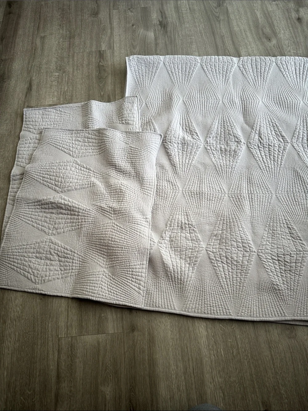 Diamond-Textured Quilted Coverlet in light purple